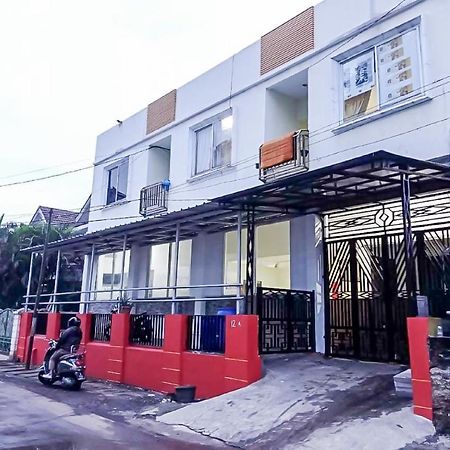 Agnes Residence Near Blok M Mitra Reddoorz Jakarta Exterior photo