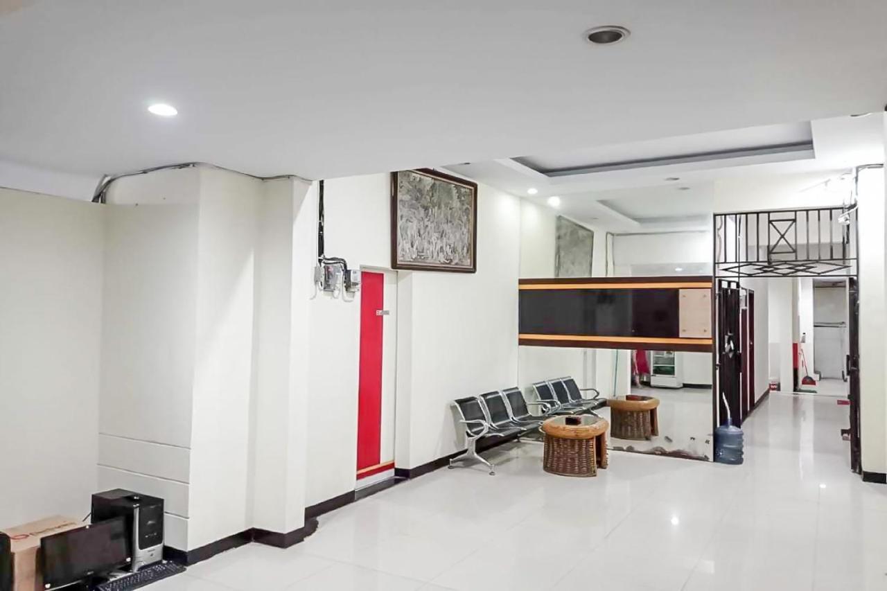 Agnes Residence Near Blok M Mitra Reddoorz Jakarta Exterior photo